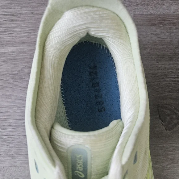 Asics Gel Kayano 31 Light Green Running Shoes - Picture 6 of 6